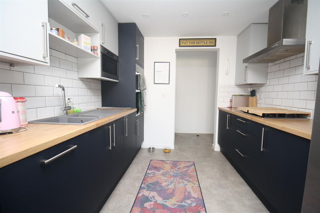 Property photo 2 of 21 Kitchen