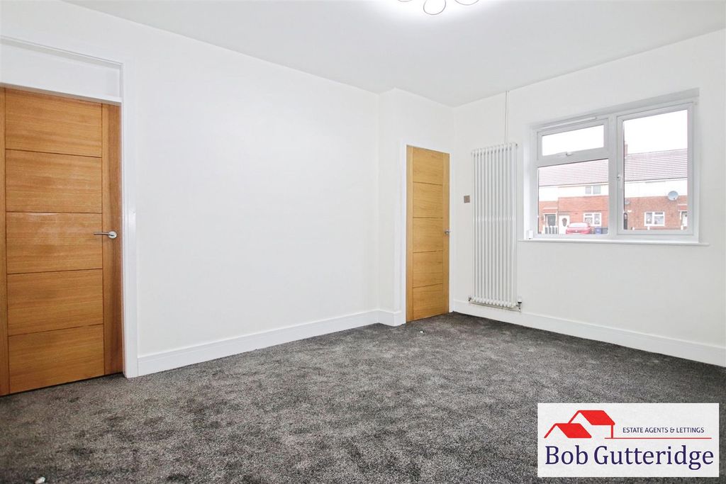 Property photo 3 of 24 Lounge