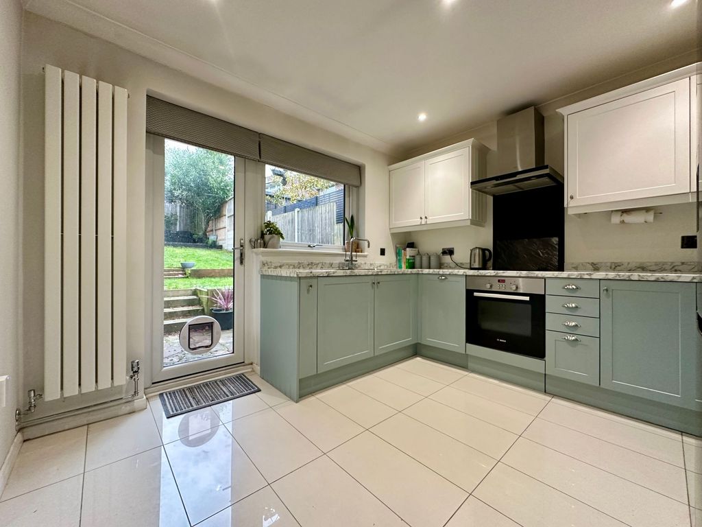 Property photo 3 of 14 Kitchen