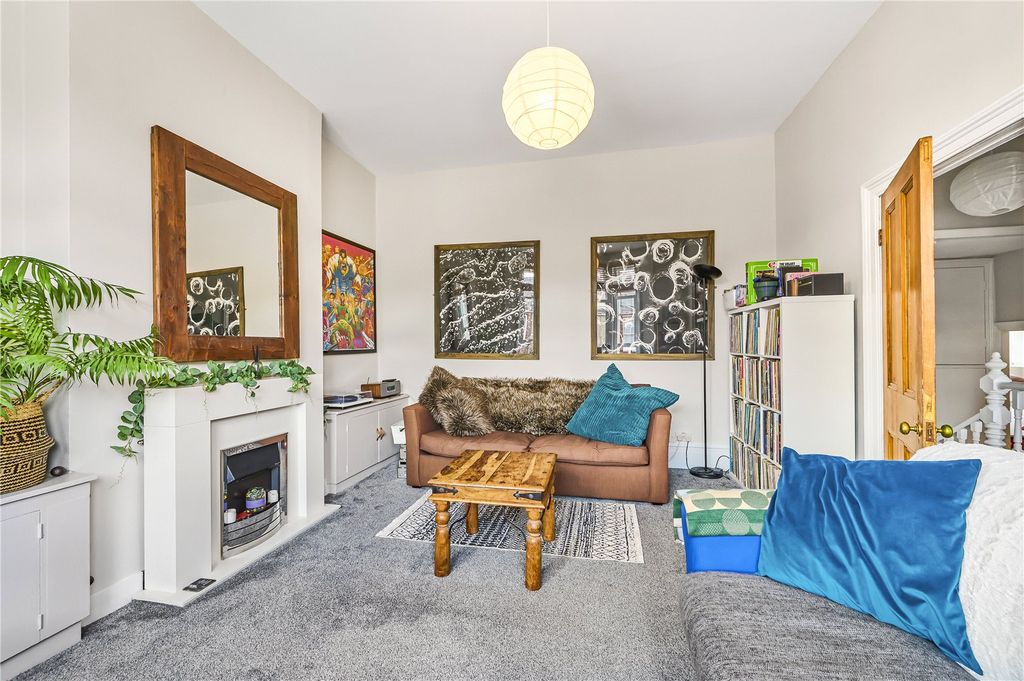 Property photo 3 of 16 Picture No. 12