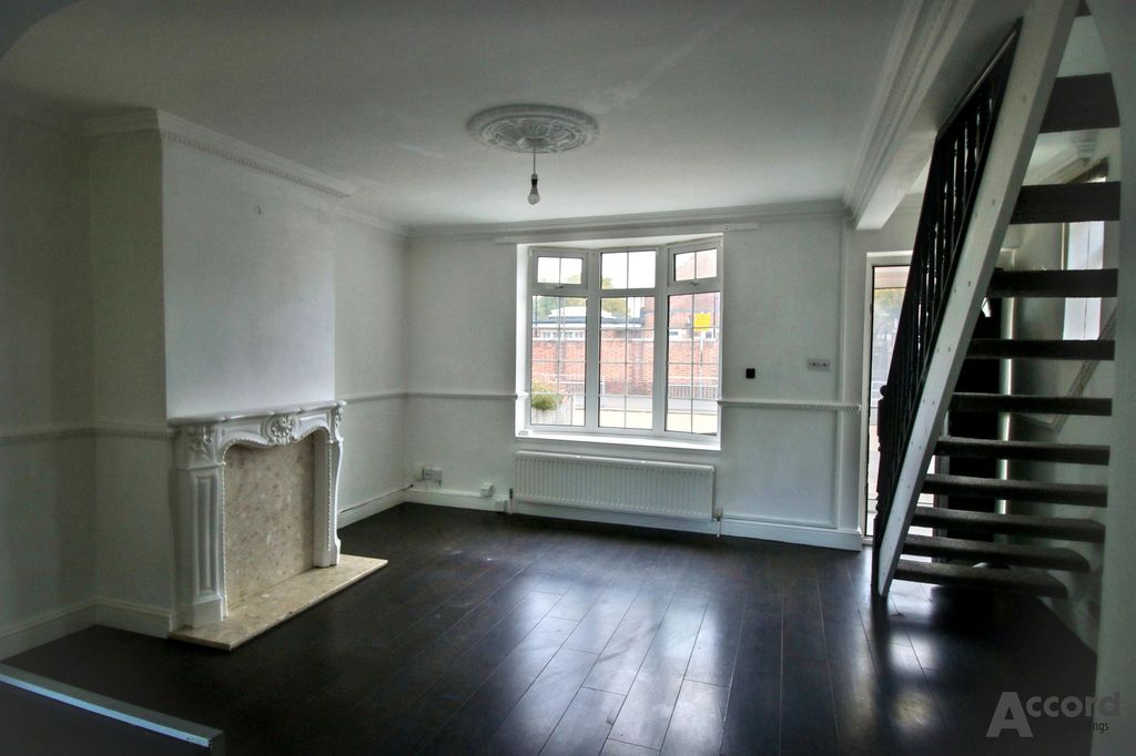 Property photo 3 of 8 Lounge