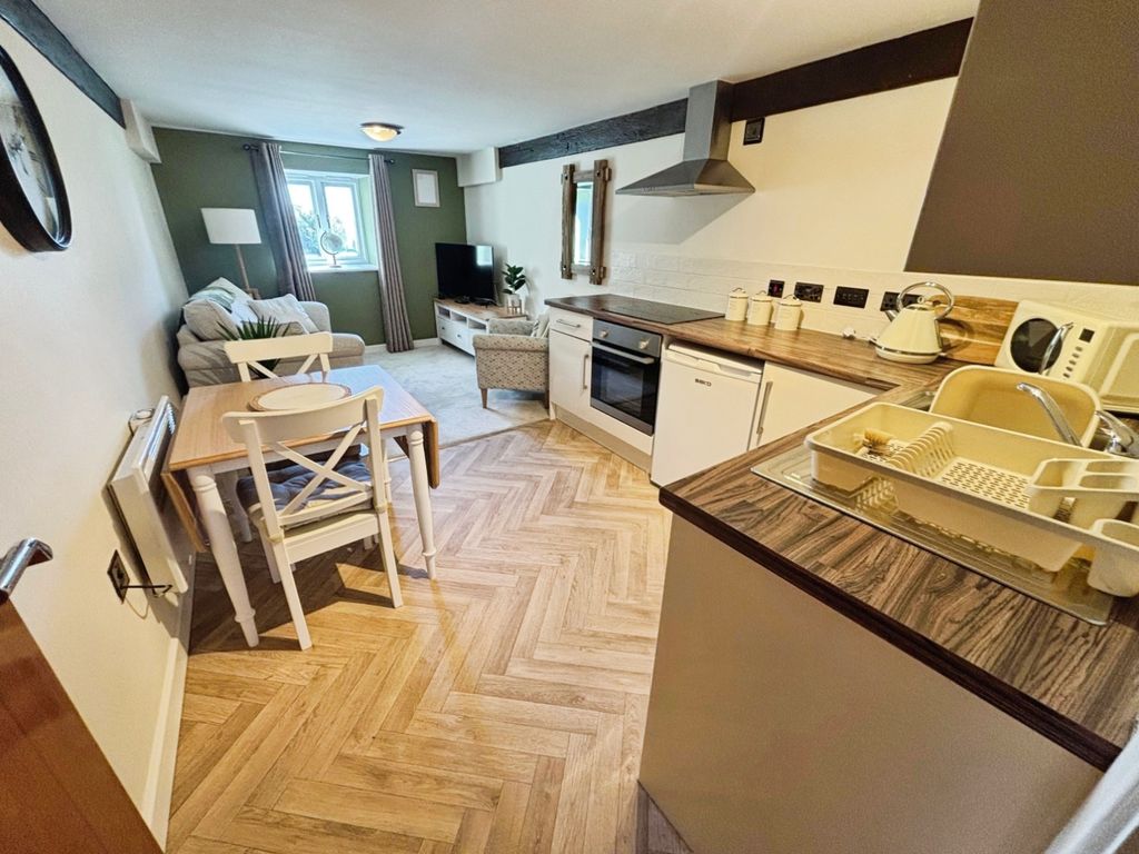 Property photo 2 of 11 Pbox-Img.Jpeg