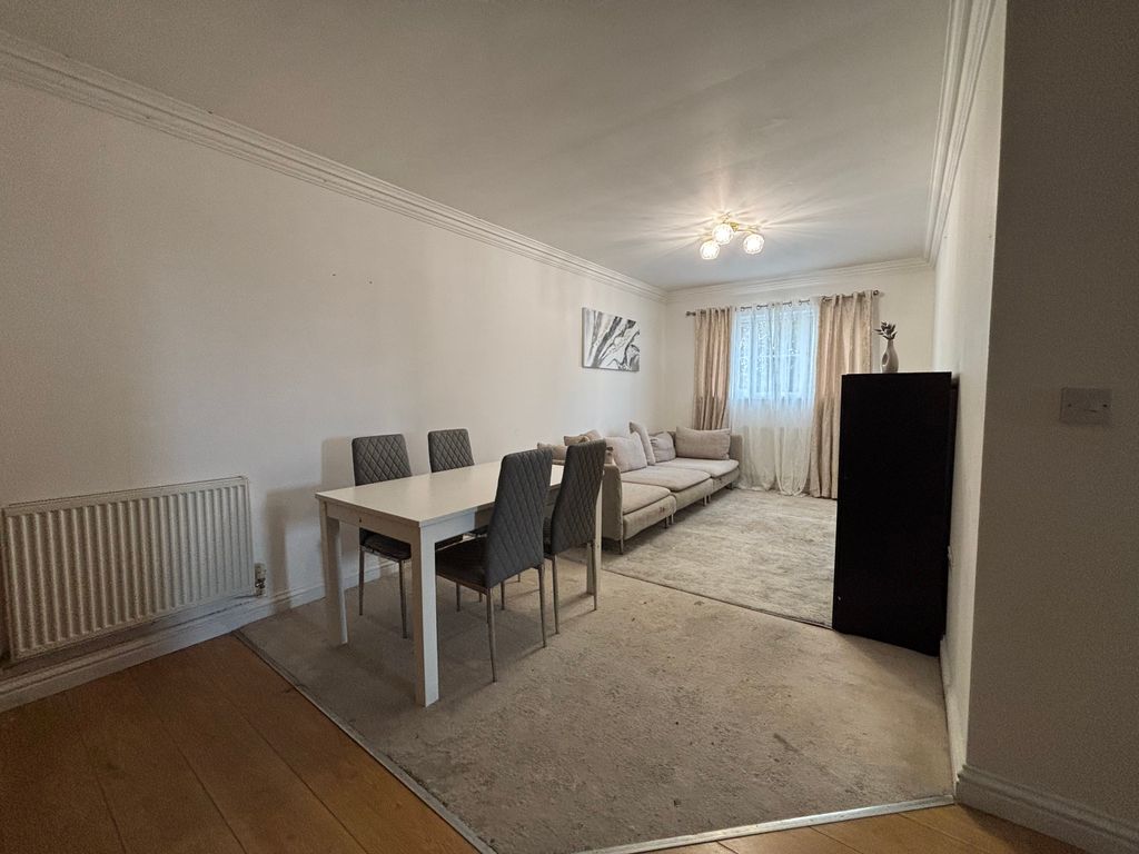 Property photo 3 of 11 Open Plan