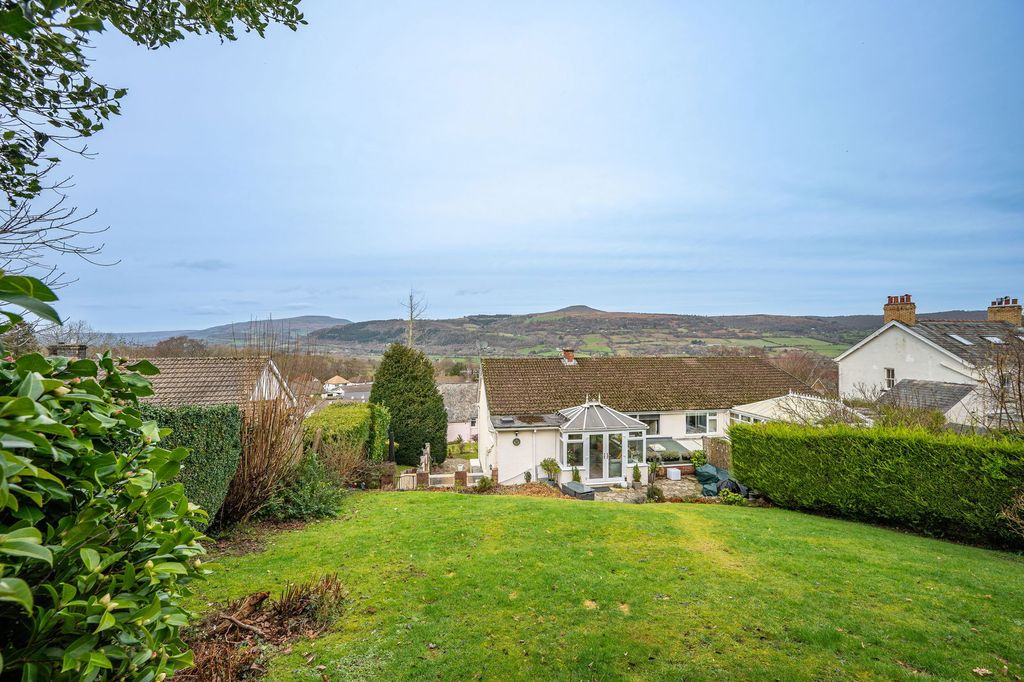 Property photo 3 of 37