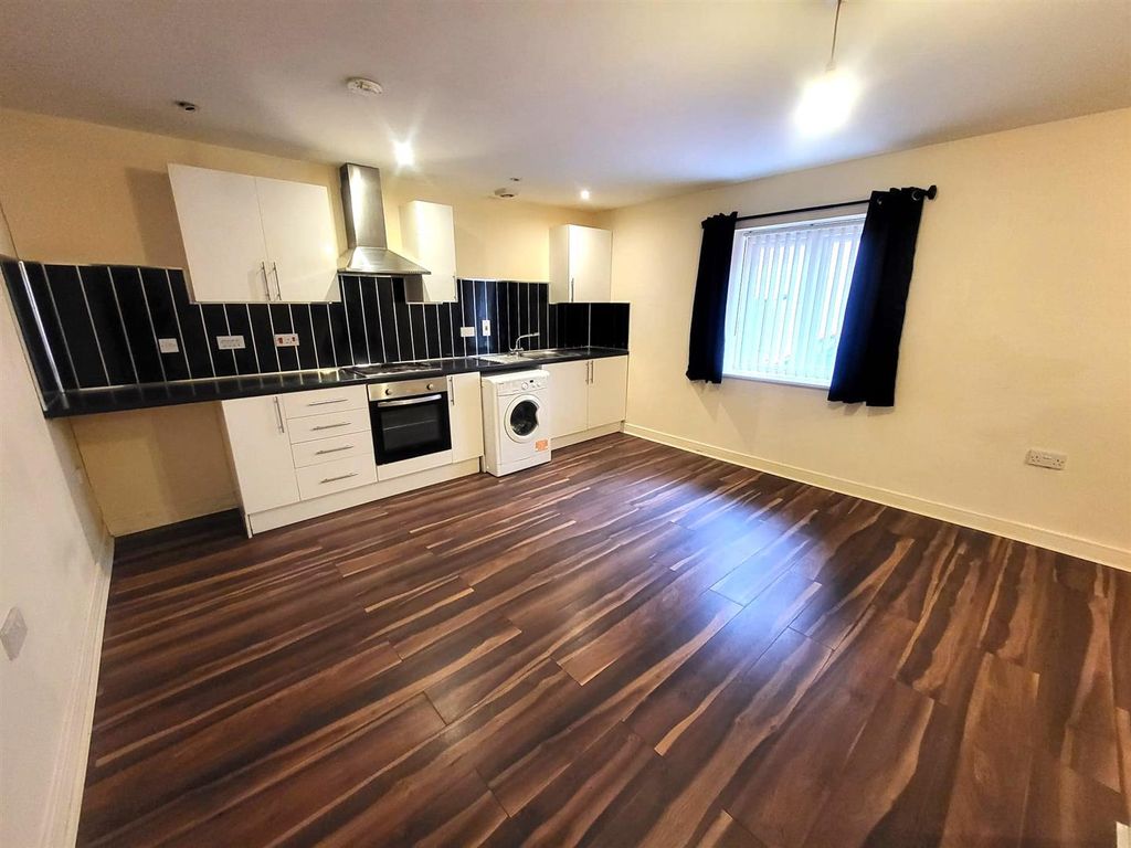 Property photo 3 of 12 Lounge/ Kitchen Pic 2