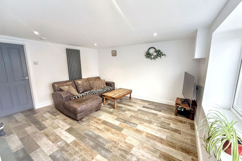 Property photo 3 of 21