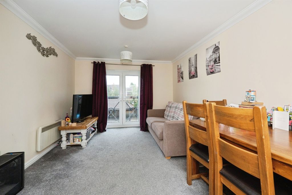 Property photo 3 of 11