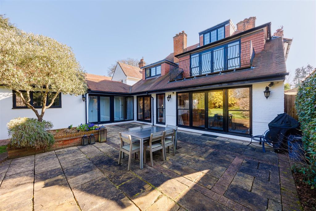 Property photo 3 of 24 Chinthurst (12 Of 33).Jpg