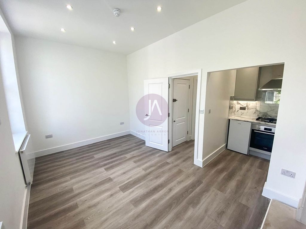 Property photo 2 of 9 Picture No. 22