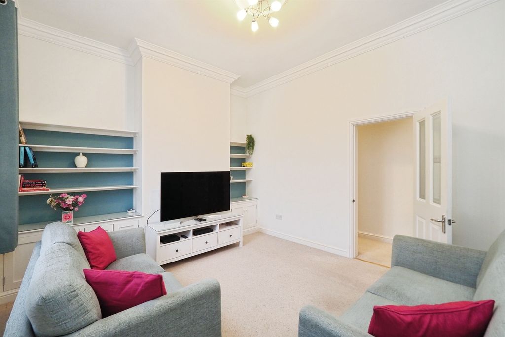 Property photo 3 of 17