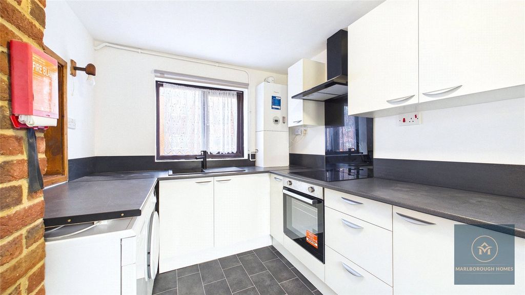 Property photo 3 of 20 London E6