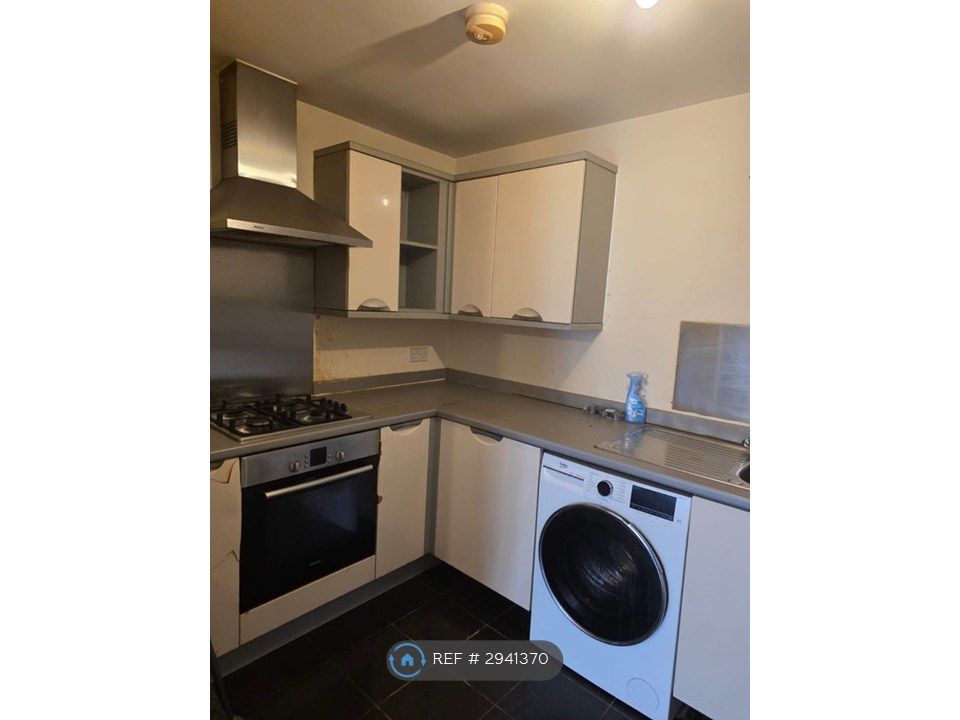 Property photo 2 of 11 Kitchen