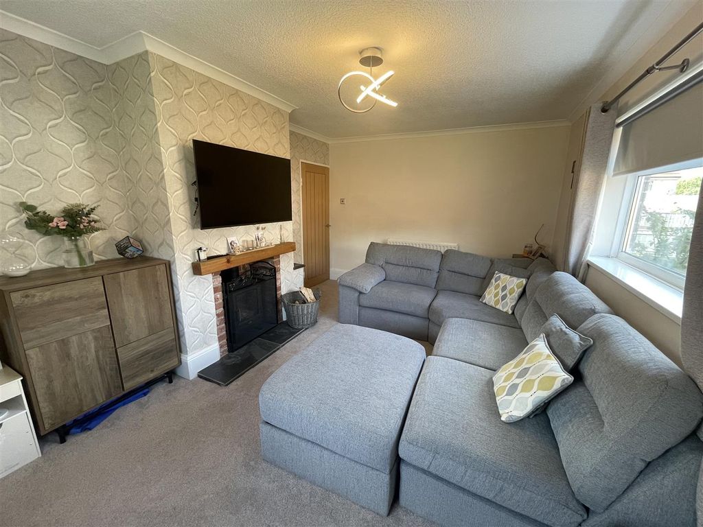Property photo 2 of 13 23 Moss 3.Jpg