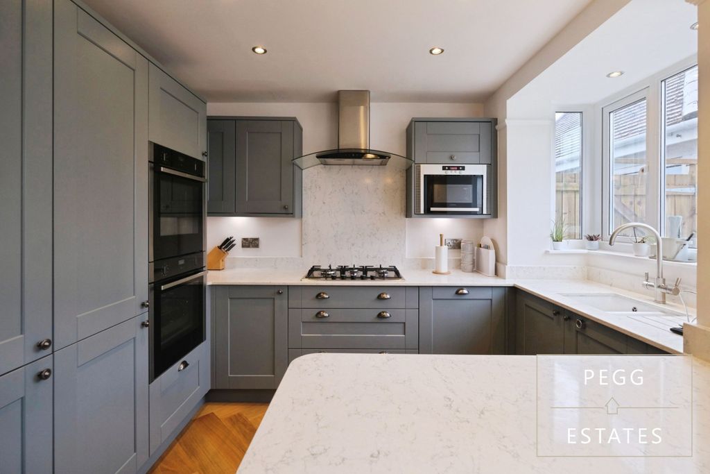 Property photo 2 of 35