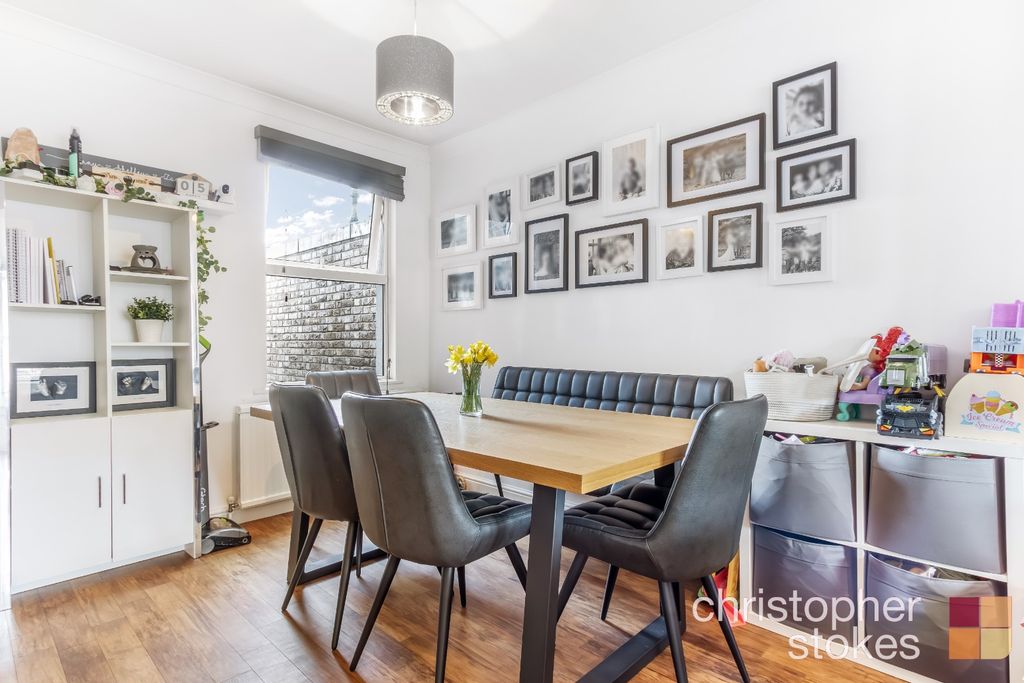 Property photo 3 of 21 4952444