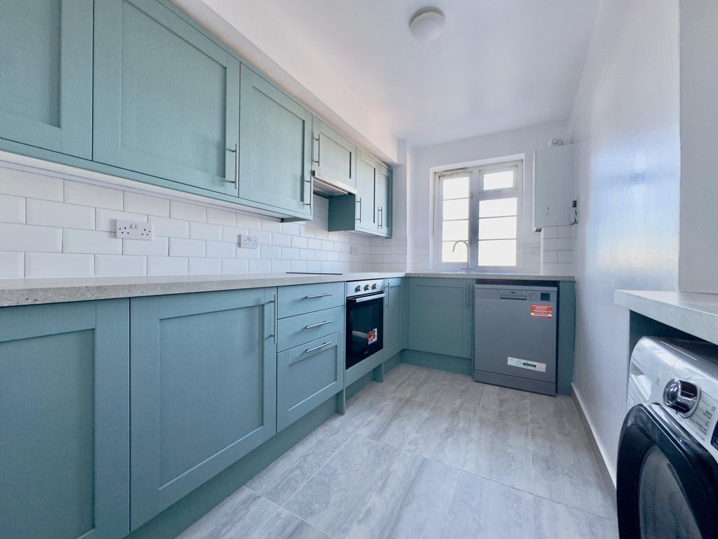 Property photo 2 of 9 Photo 3