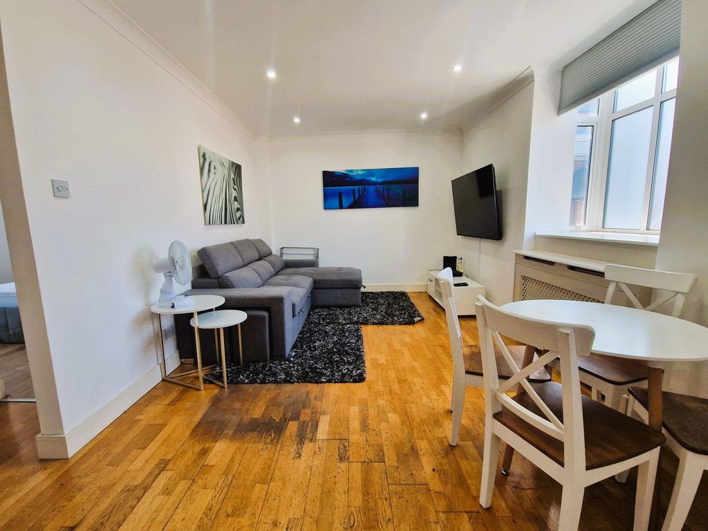 Property photo 3 of 7