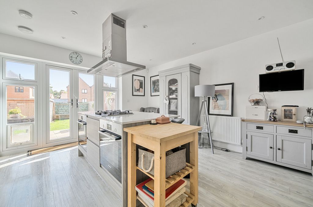 Property photo 2 of 15 1349609-9-68c414F...