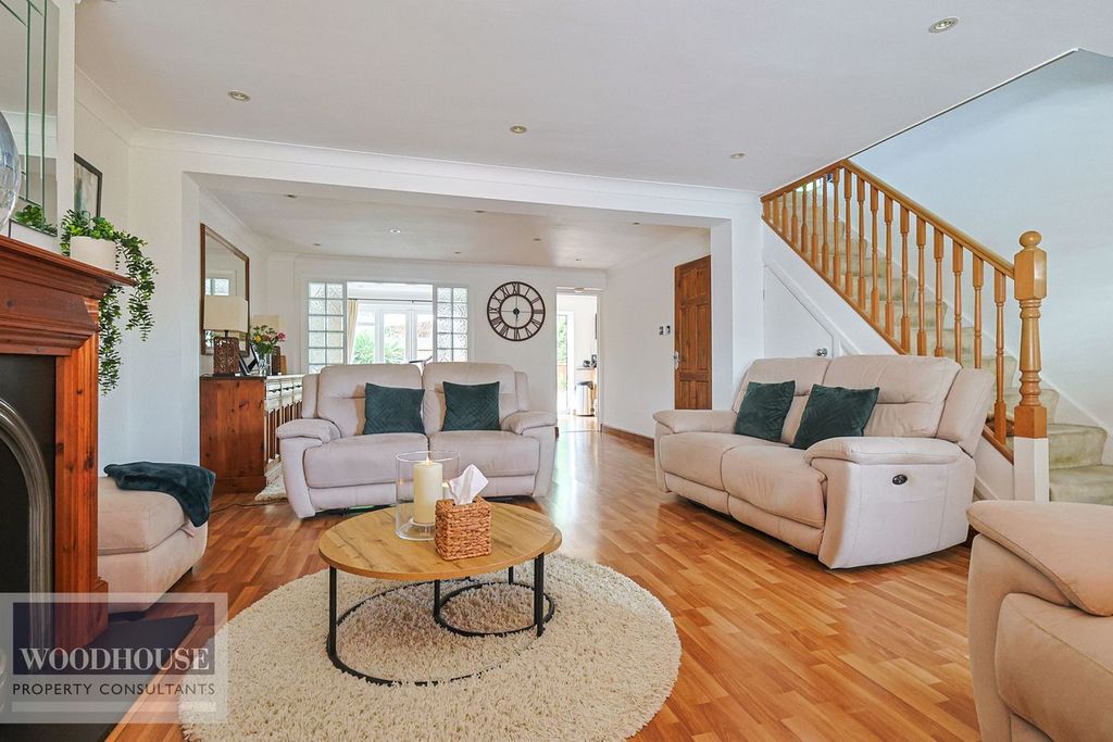 Property photo 2 of 37