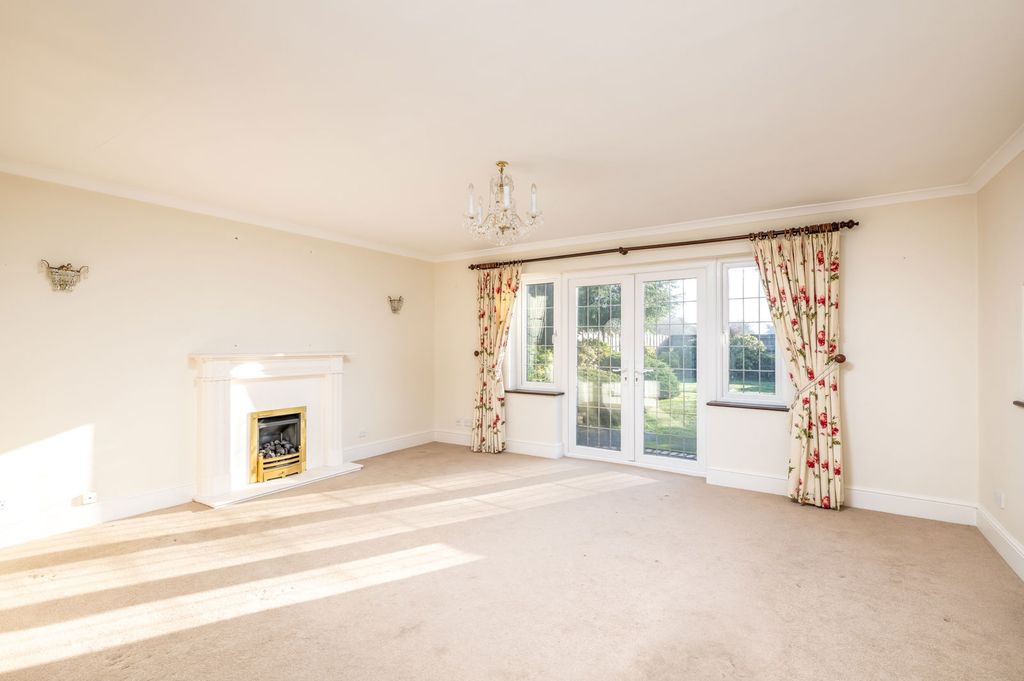 Property photo 3 of 27