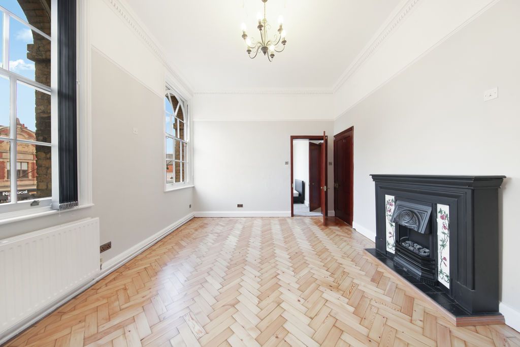 Property photo 1 of 14 Photo 9