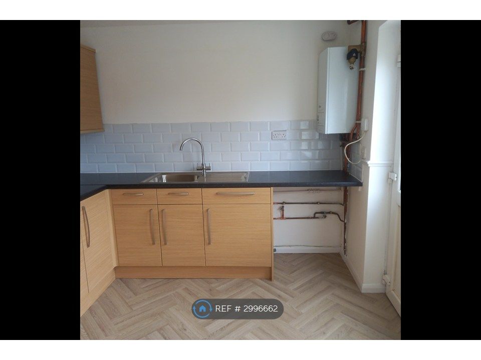Property photo 3 of 9 Kitchen