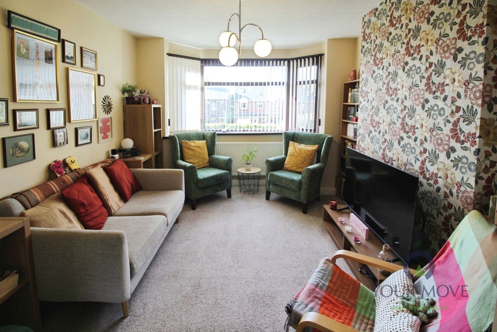 Property photo 3 of 11 Lounge