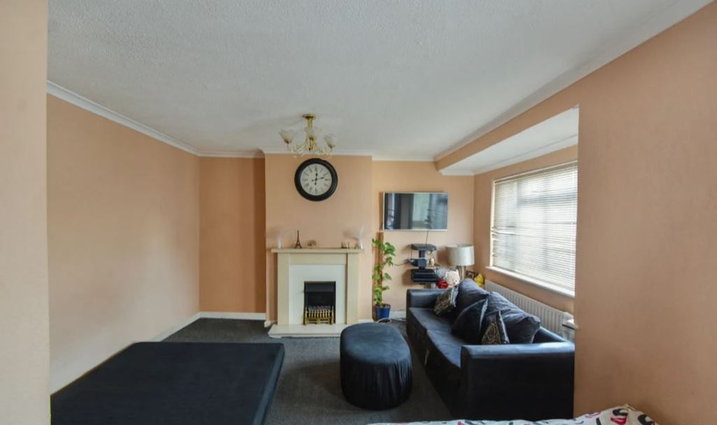 Property photo 2 of 5