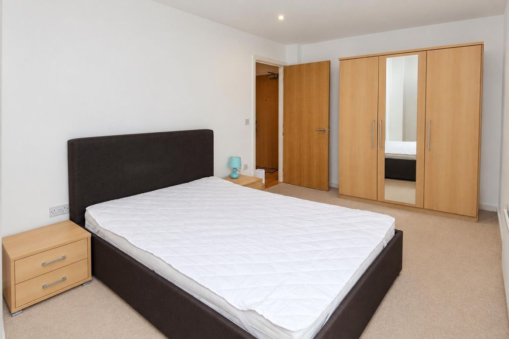 Property photo 3 of 10 Spacious Double Bedroom With Generous Storage...