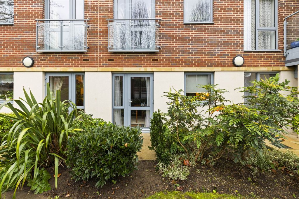 Property photo 1 of 8