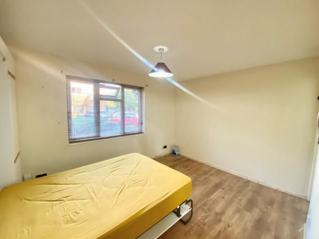 Property photo 2 of 5 Bedroom