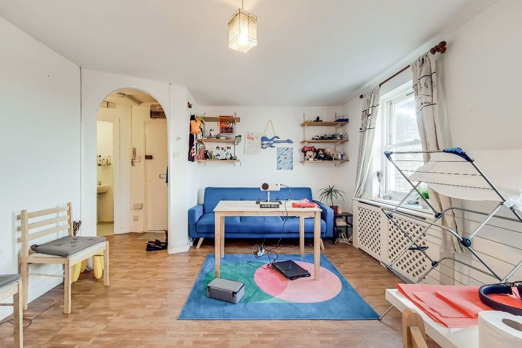 Property photo 3 of 12