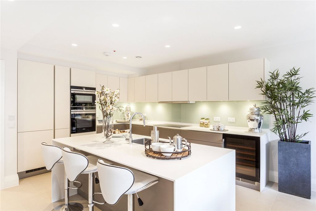 Property photo 2 of 22 Kitchen