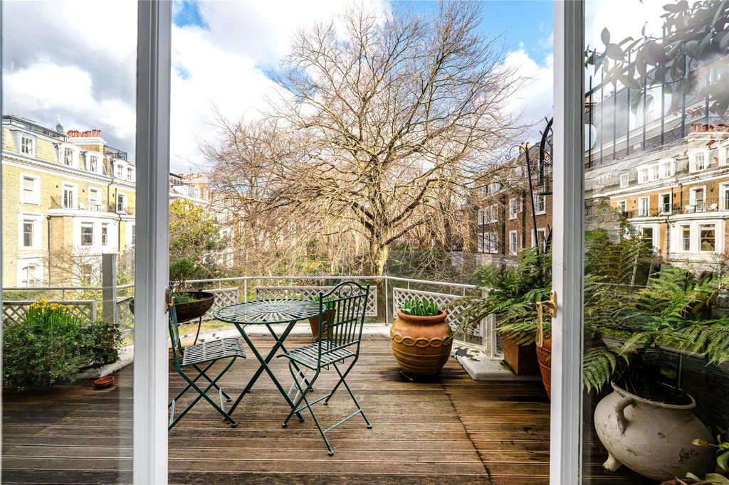Property photo 2 of 13 Terrace