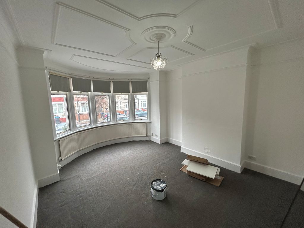 Property photo 1 of 9 Front Reception/Bedroom 