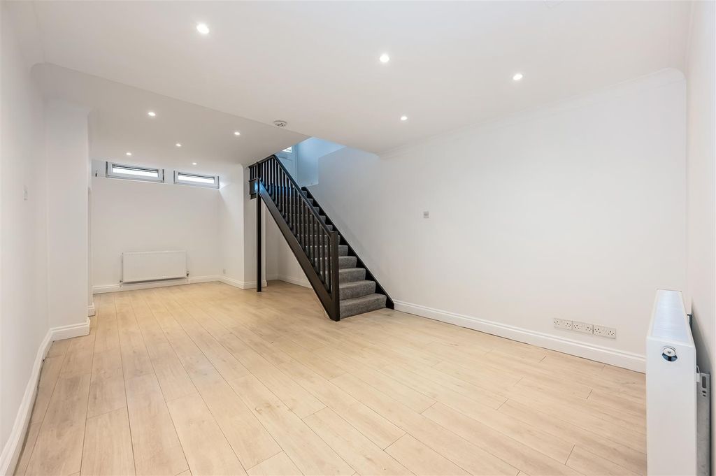 Property photo 2 of 19 Sitting Room / Dining Room