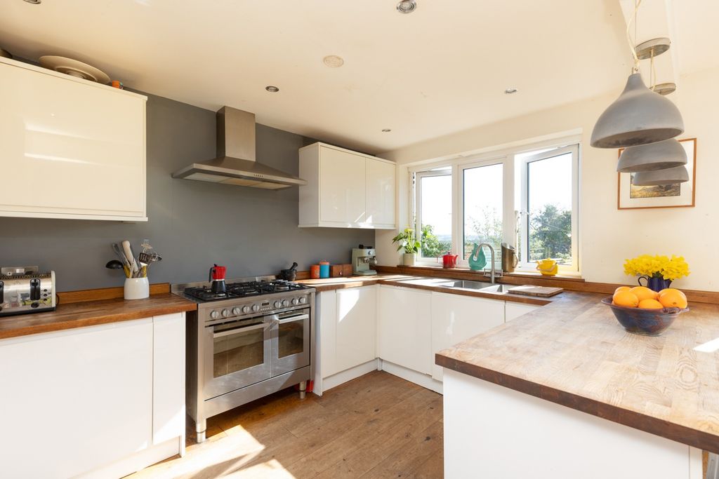 Property photo 3 of 28 5014508