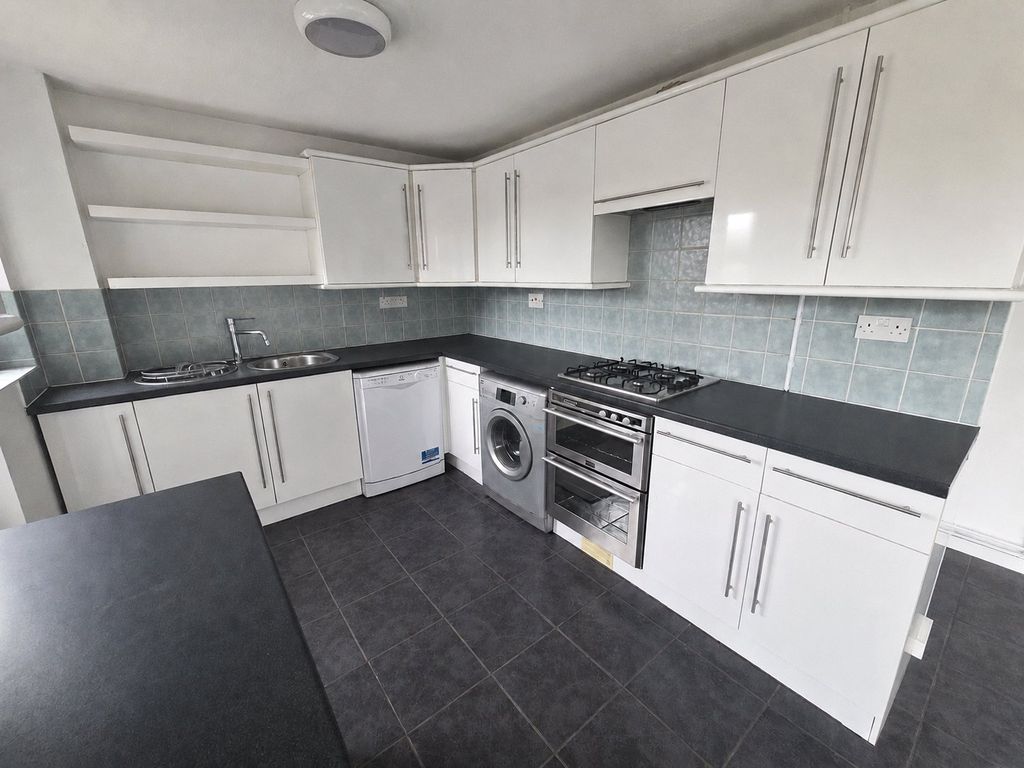 Property photo 2 of 12 Picture No. 11