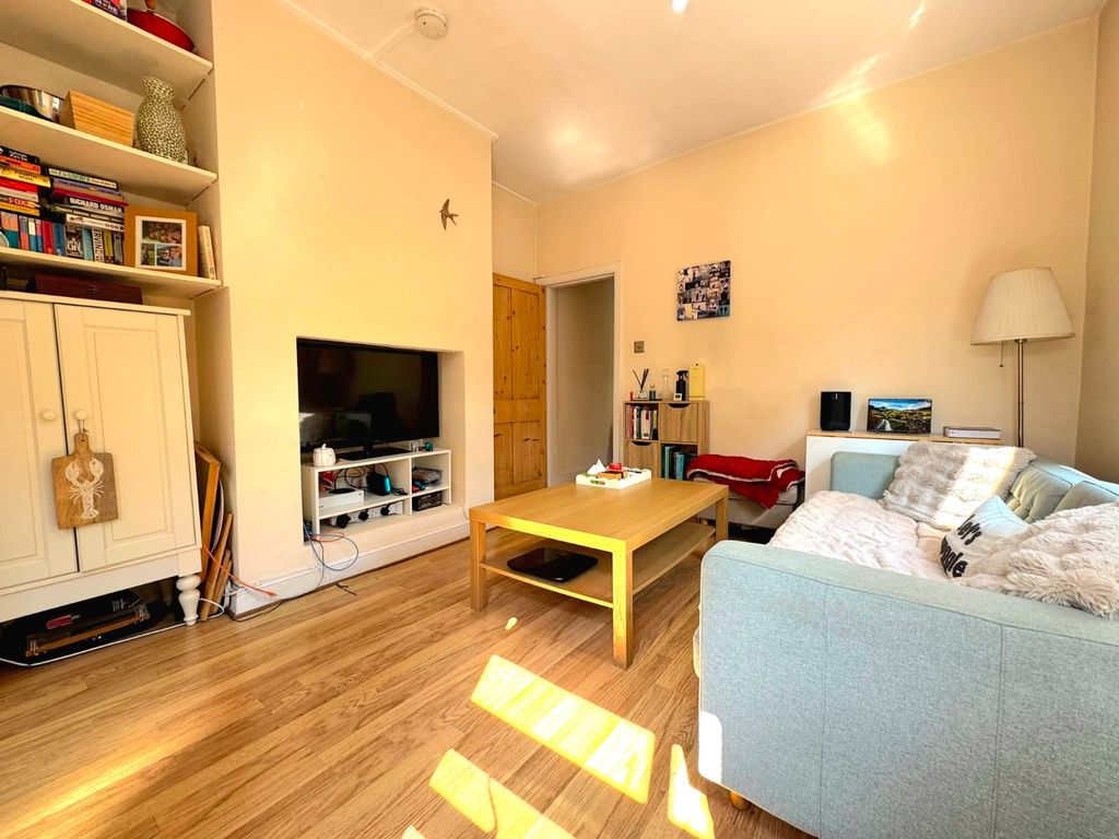 Property photo 2 of 10 7
