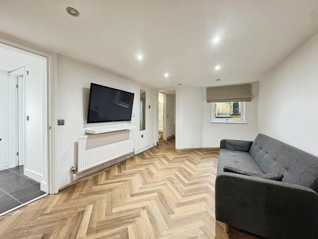 Property photo 3 of 13 Picture No. 12