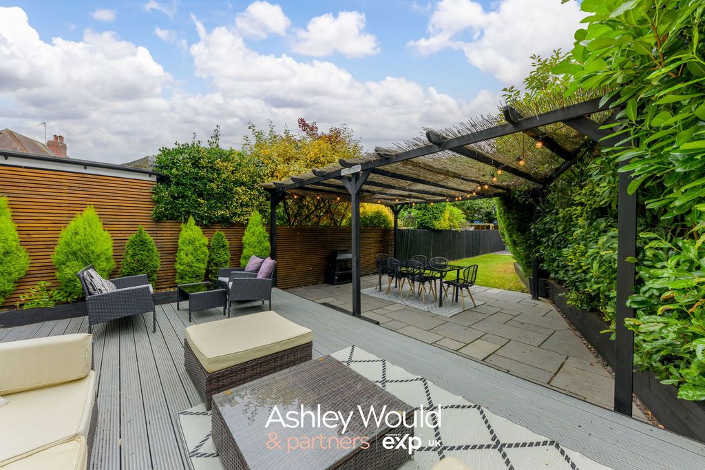 Property photo 1 of 27