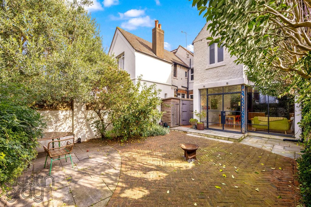 Property photo 3 of 24 Silverdale Road 8-022.Jpg