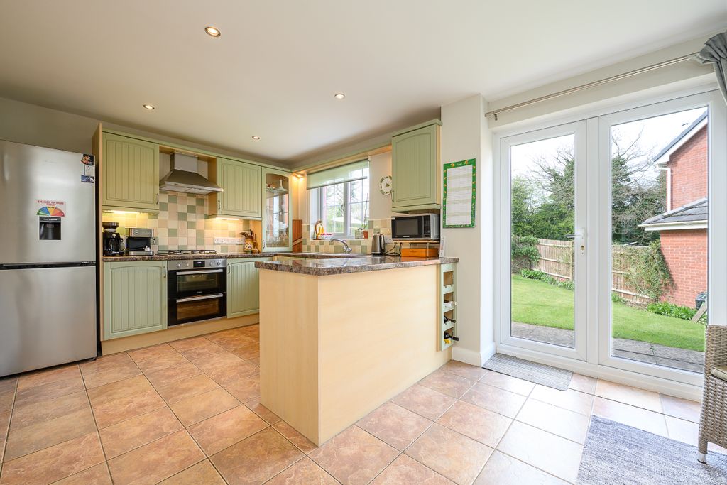 Property photo 2 of 13 Frome Valley Way-16