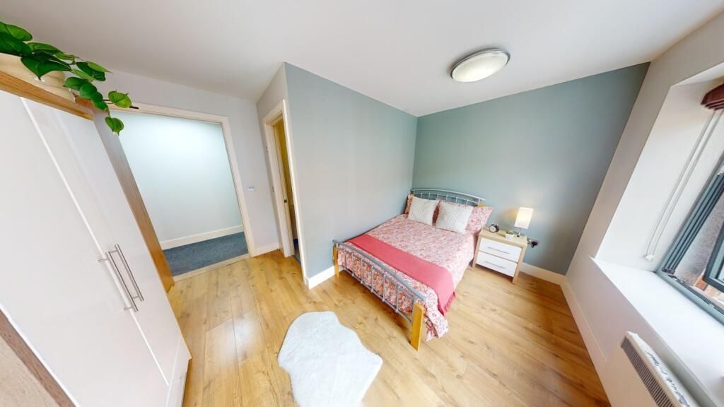 Property photo 2 of 7 Bright And Inviting Double Bedroom Featuring A Com...