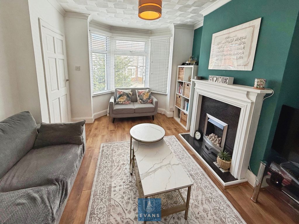 Property photo 3 of 14 Lounge