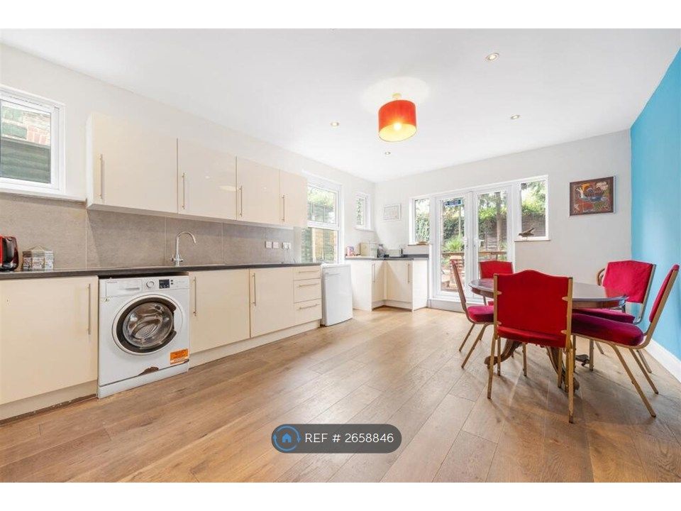 Property photo 2 of 12 Kitchen