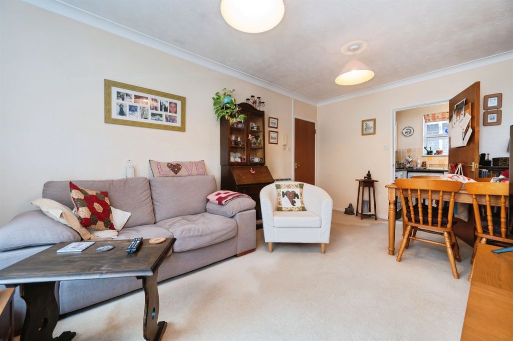 Property photo 2 of 11