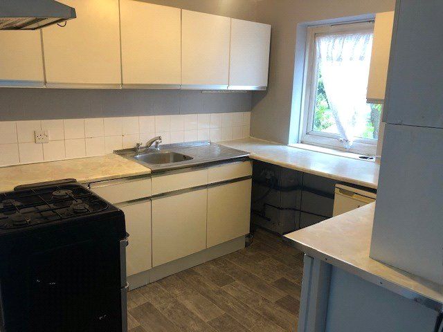 Property photo 3 of 6 Kitchen