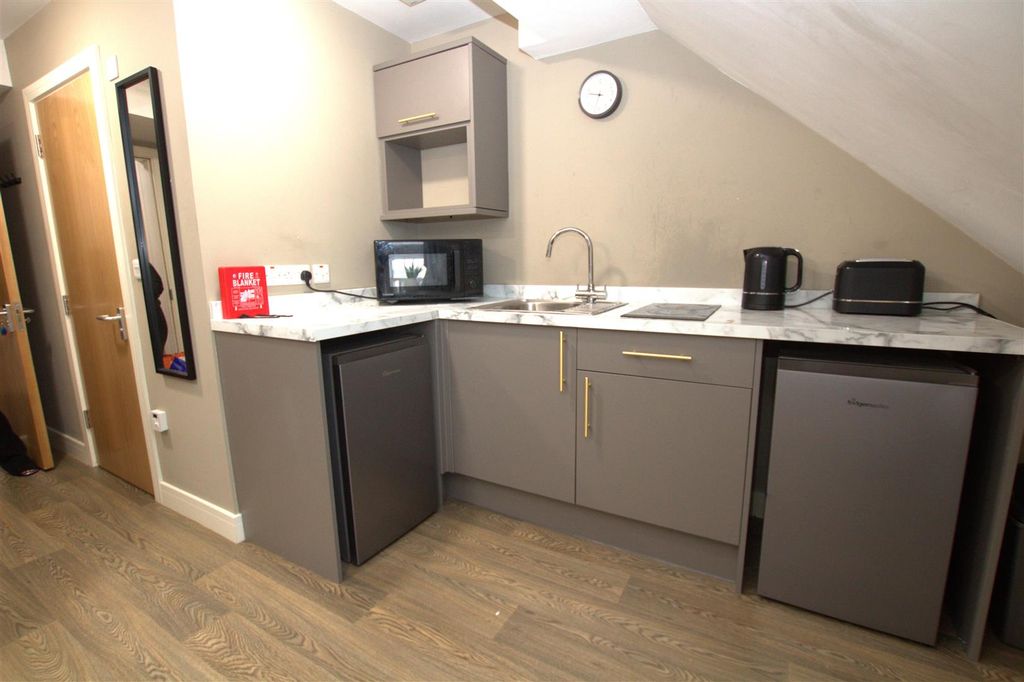 Property photo 2 of 5 Flat 10 Kitchen .Jpg