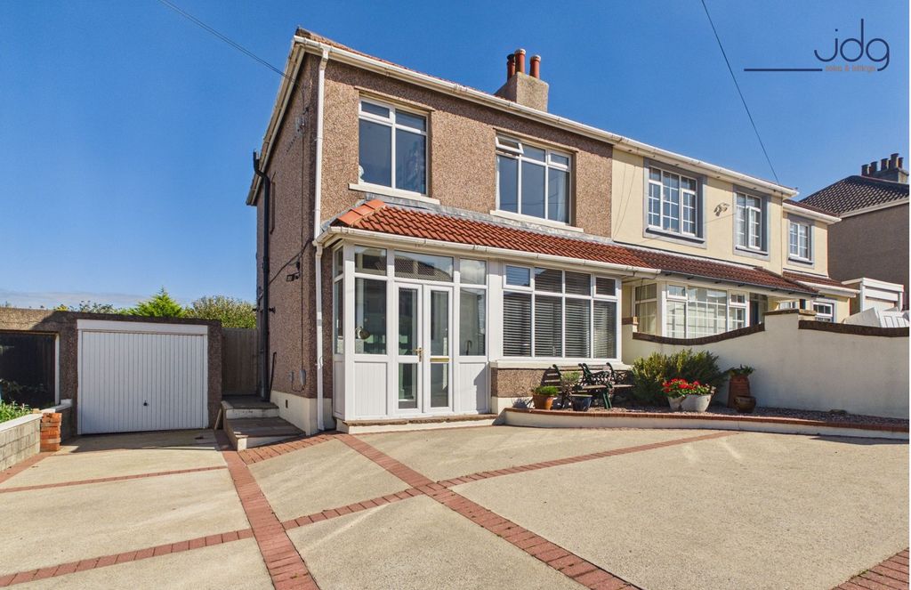 Property photo 1 of 16 Welcome To Longlands Crescent